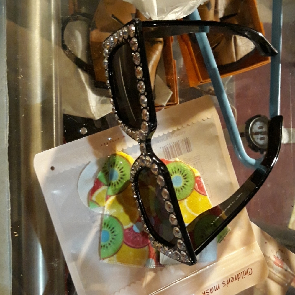 Glasses - Picture 5 of 5